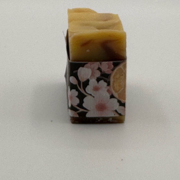 “Love, Jenny Leigh” Citrus Blend Glowing Luxury Artisan Soap - Picture 5 of 5